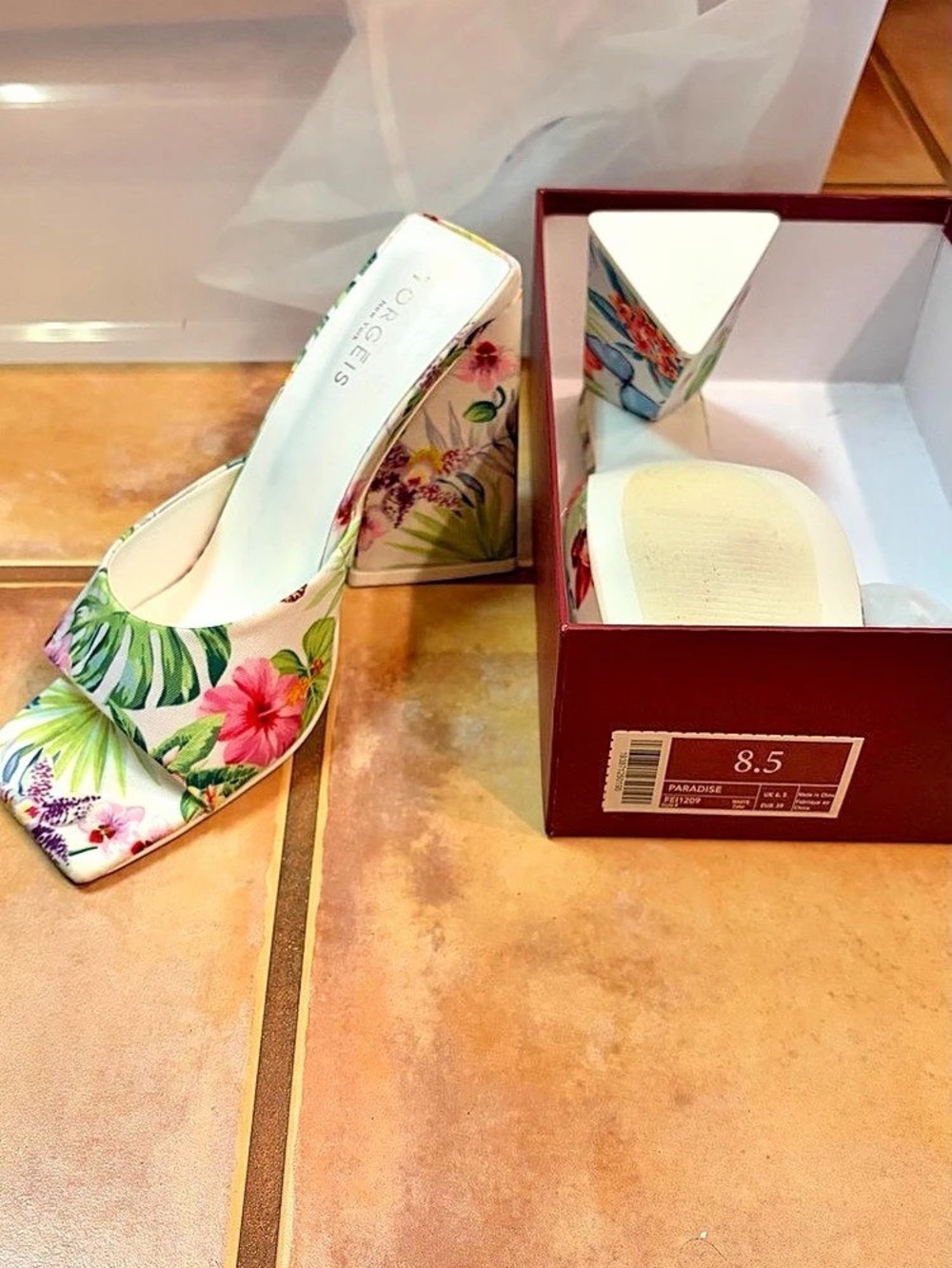 Torgeis Paradise Tropical Print Block Heel Sandal White & Green US 8.5